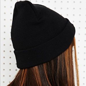 Black ribbed stretchy beanie from urban outfitters